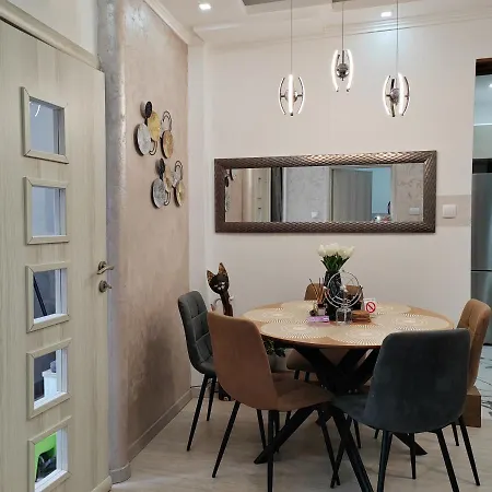 Apartment Honeymoon *